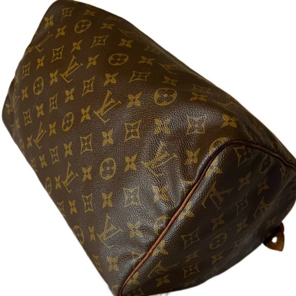 LOUIS VUITTON Speedy 30 Monogram Canvas Handbag with Gold Hardware - Picture 6 of 16